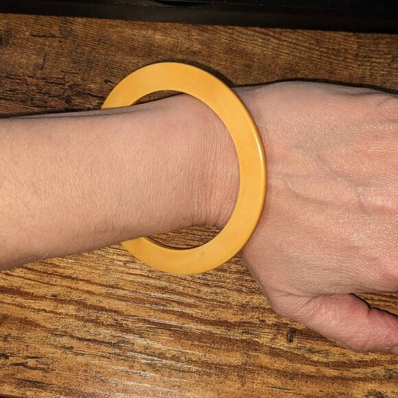 Bakelite 1940s Butterscotch Thin Bangle Vintage Bracelet - Picture 3 of 9